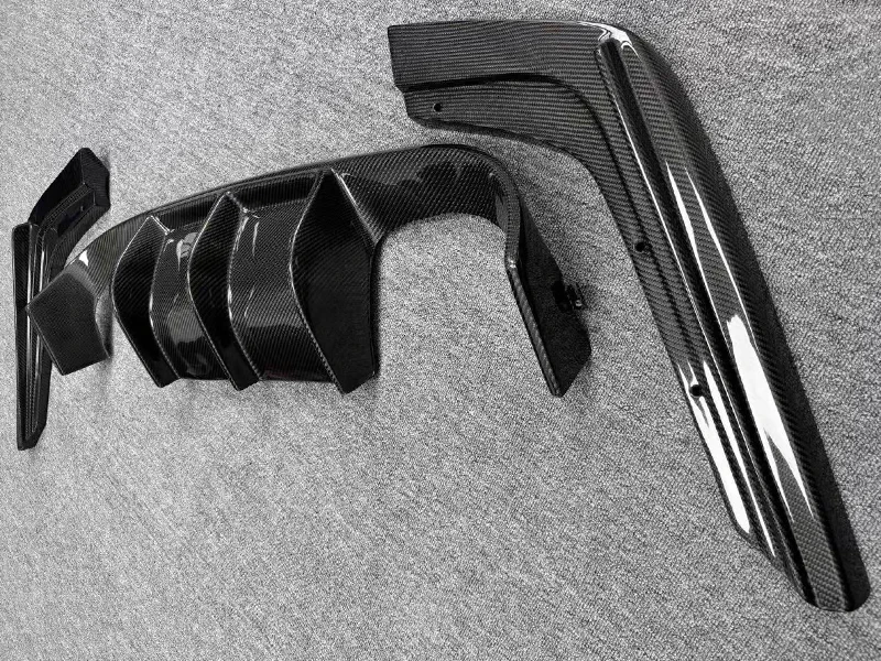 Custom carbon fiber front lip splitter and rear diffuser for racing cars