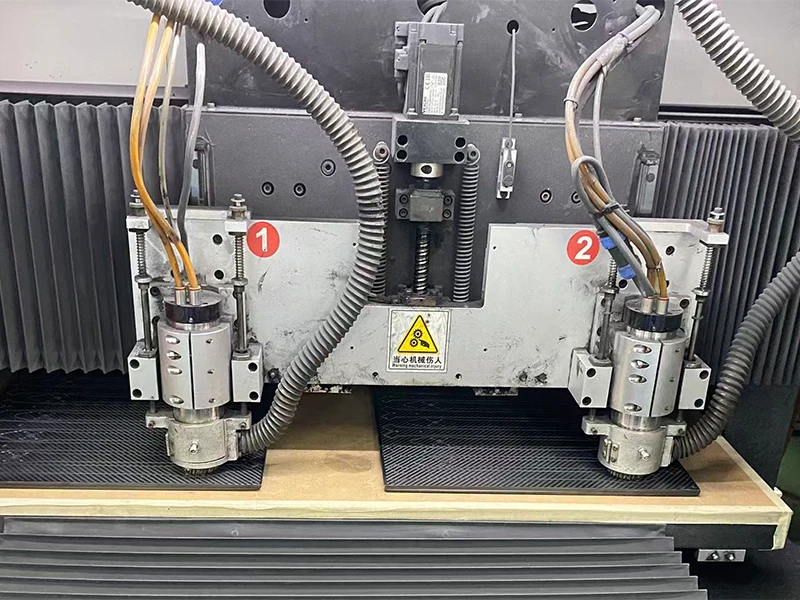 Tooling comparison between dual-helix compression router bit and conventional spiral end mill